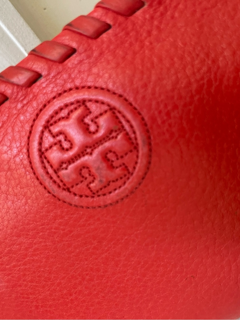 Tory Burch Red Leather Zip-Around Wallet with Whipstitch Trim - Picture 3 of 10